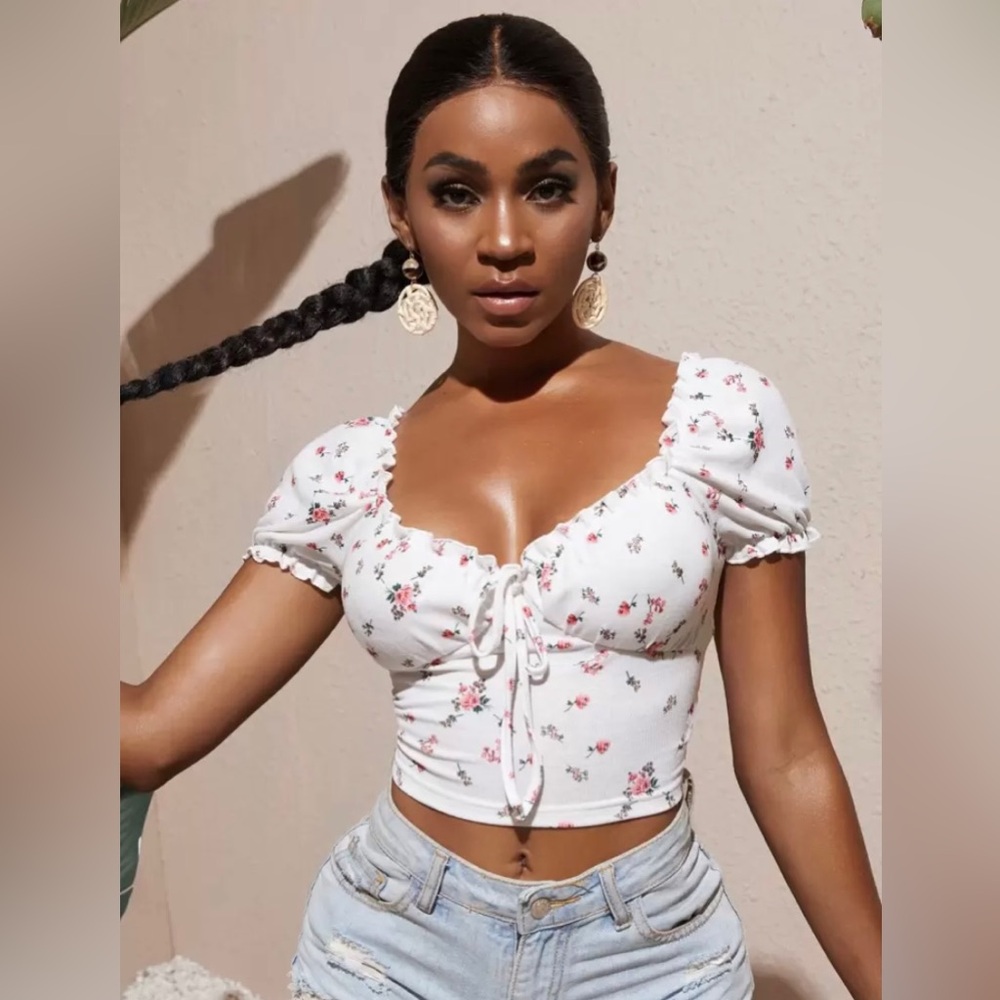 Floral White Off Shoulder Puff Sleeve Crop Top Size L NWT
